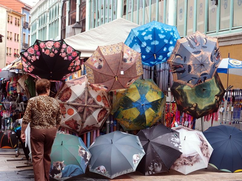 Děštníky v Oviedu potkáte na každém kroku.