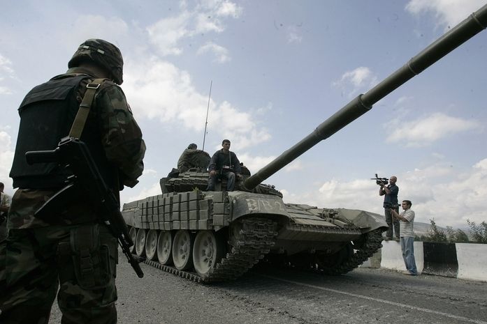 Gruzínský tank na okraji města Cchinvali 