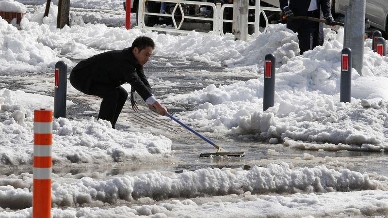 Odklízení sněhu v Jokohamě