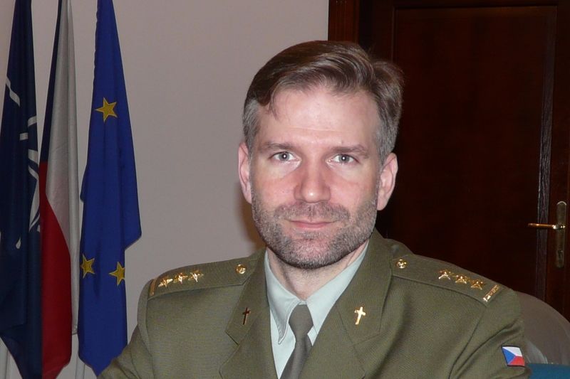 Hlavní kaplan Armády České republiky Jan Kozler. 