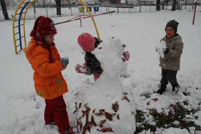 Největší radost ze zimního počasí mají patrně děti.