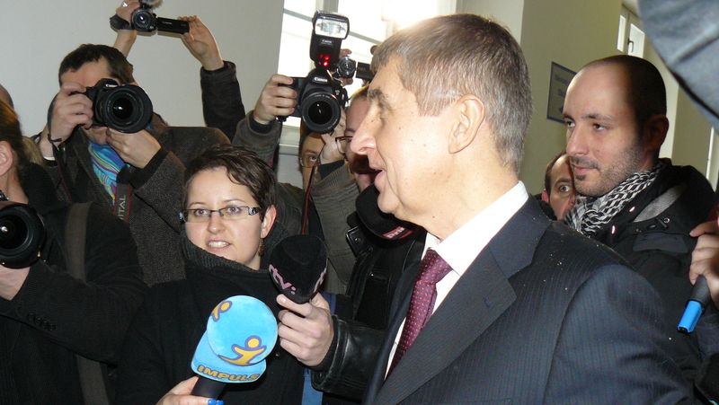 Šéf hnutí ANO Andrej Babiš přichází k bratislavskému soudu. Snímek z ledna 2014