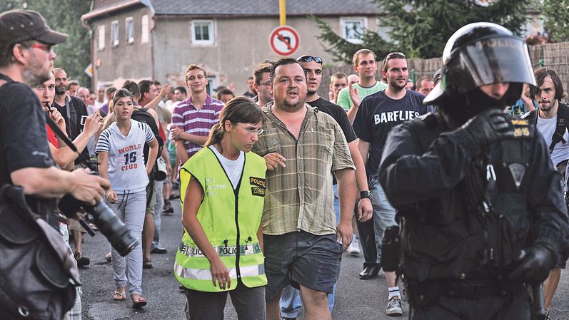 Kromě extremistů se pátečního pochodu ulicemi Rumburku účastnili i starousedlíci.