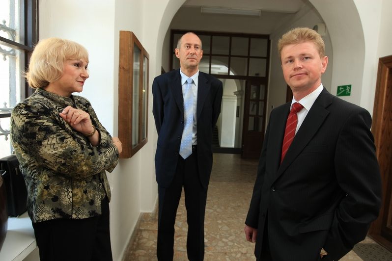 Ostravská státní zástupkyně Zlatuše Andělová (vlevo) a bývalý olomoucký vrchní žalobce Ivo Ištvan (vpravo) u soudu