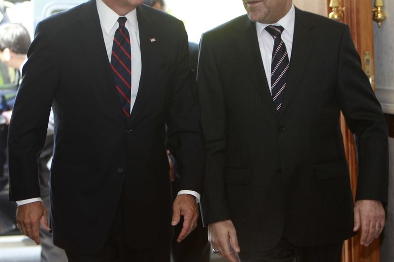 Irácký premiér Núrí Málikí (vpravo) s americkým viceprezidentem Josephem Bidenem