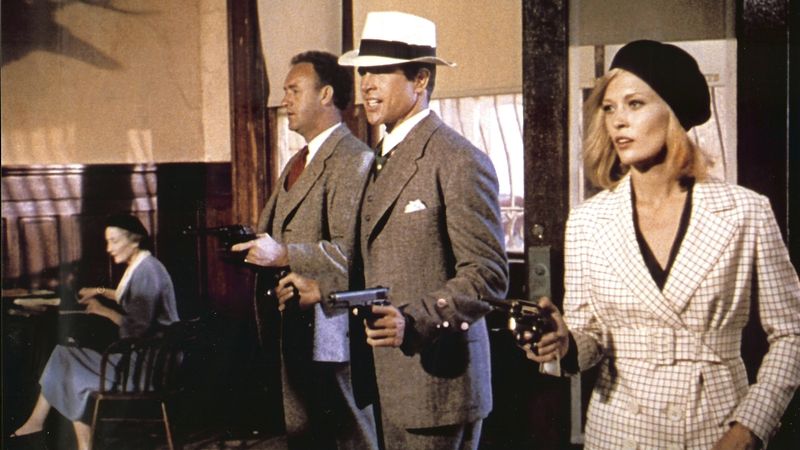 Příběh o kriminální dvojici, kterou nakonec uštvala policie, Bonnie a Clyde obdržel dva Oscary.