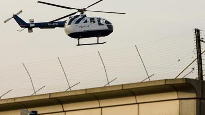 Vrtulník převáží Radovana Karadžič do vězení v Haagu.