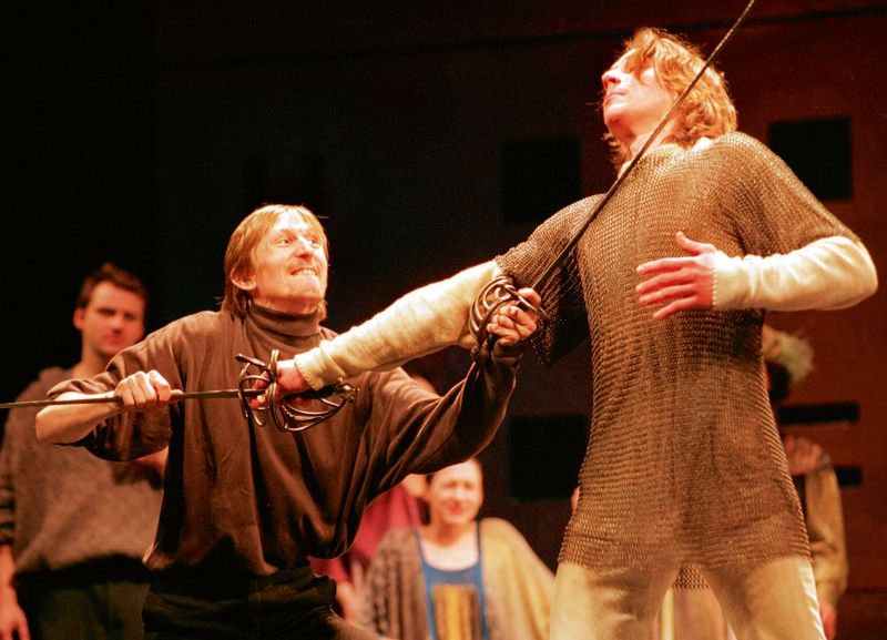 Národní divadlo, Hamlet, rok 1999. Poznáte Vladimíra Javorského a Ondřeje Sokola?