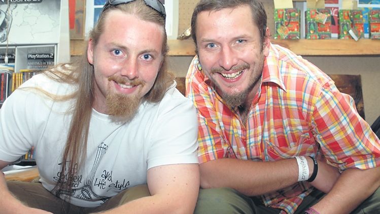Roman Procházka (vlevo) a Vašek Bláha se těší na prosincové turné Divokýho Billa v Anglii a na příští rok slibují nové album.