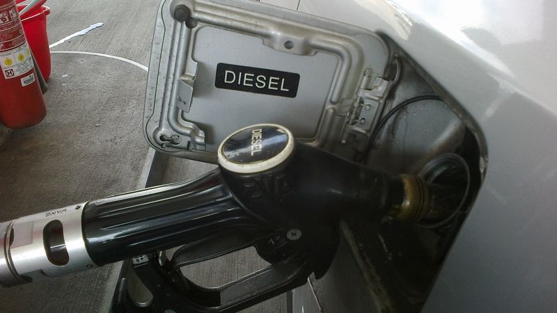 Běžně prodávaná nafta s přidanou biosložkou má trvanlivost zhruba tři měsíce, ale ani čistá nafta bez příměsi nevydrží věčně. Ilustrační foto.