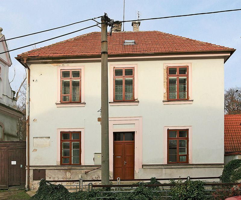 Ve skromném domku ve Veltrusích trávil Jaroslav Vrchlický prázdniny.