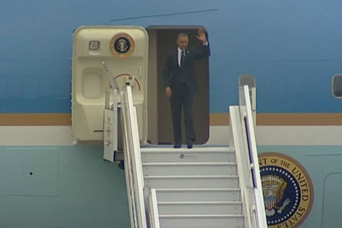 BEZ KOMENTÁŘE: Barack Obama přiletěl do Polska