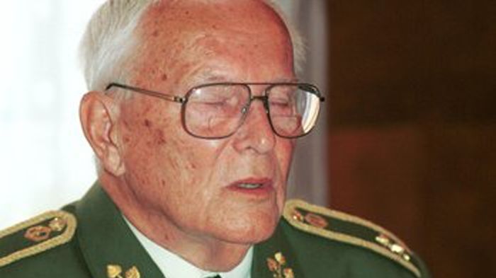 Generál Josef Souček na archivním snímku z roku 2002.
