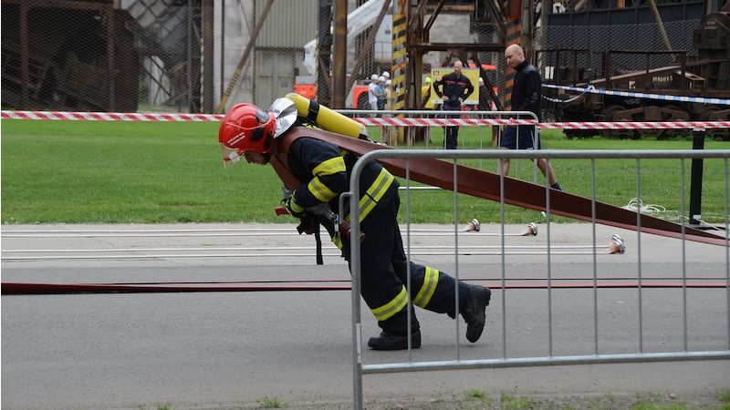 Ostrava 11. června 2016, Dolní oblast Vítkovice. Nejtvrdší hasič přežije. 1. disciplína.