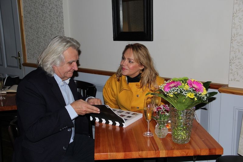 Dagmar Havlová je jednou z autorek umělecky ztvárněných filmových klapek. na snímku s prezidentem Zlín Film Festivalu Čestmírem Vančurou.