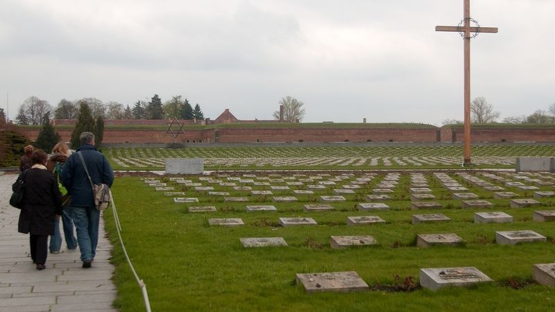 Opraveny budou přednostně hroby, které se nacházejí poblíž dění tryzny.