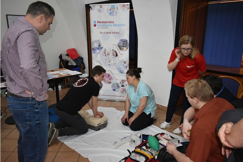Názornou ukázkou první pomoci se prezentovala Nemocnice Valašské Meziříčí.