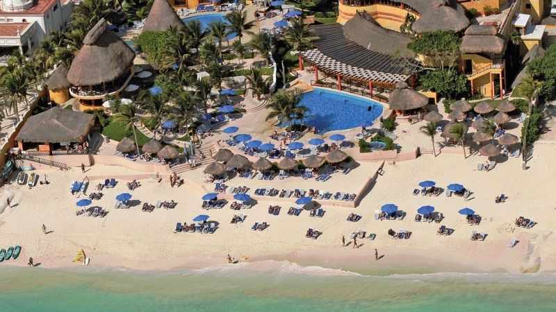 Playacar se dělí na dvě zóny – hotely v té první leží přímo na pláži.