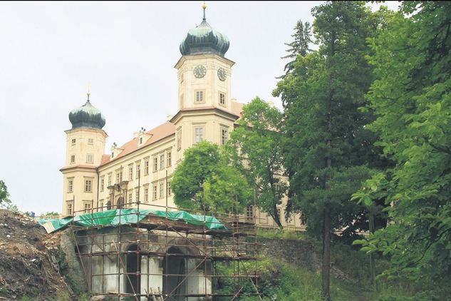 V posledních letech prochází renesanční zámek v Mníšku rekonstrukcí