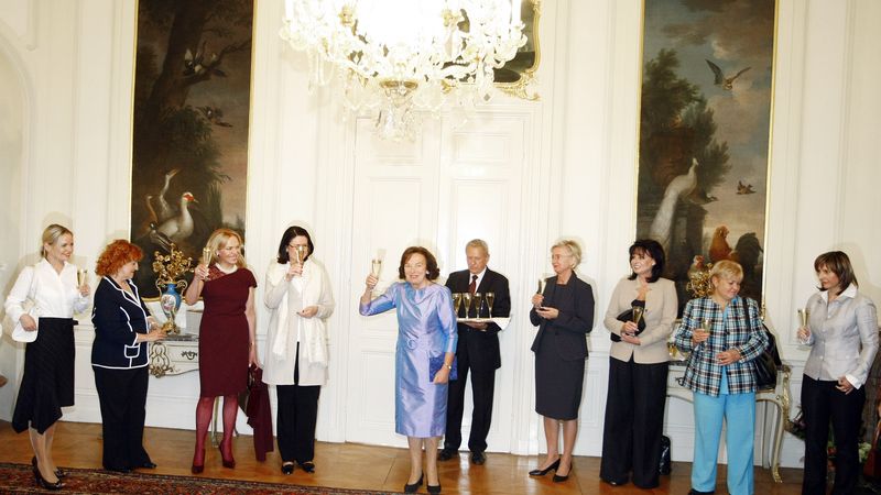 Přípitek první dámy Livie Klausové s významnými ženami české veřejné scény