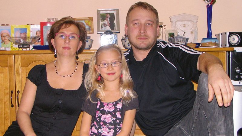 Spokojená rodina aneb uzdravená maminka Petra s dcerou Vendulkou a manželem Tomášem.