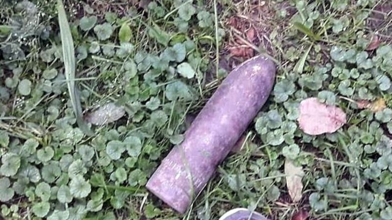 Nalezený dělostřelecký granát.
