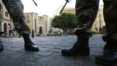 Libanonští vojáci hlíkující v ulicích 
