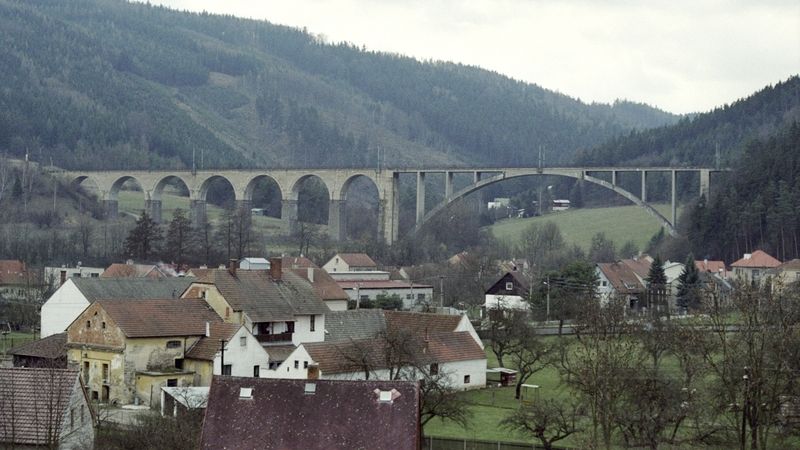 Dolní Loučky na Brněnsku dosud proslavil hlavně blízký železniční viadukt.