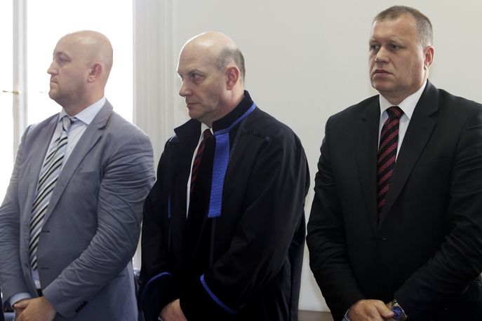 Bývalý náměstek ministra práce Vladimír Šiška (vpravo) a někdejší ředitel odboru informatiky Milan Hojer (vlevo) při vynesení rozsudku.