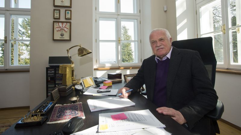 Václav Klaus v nové pracovně v barokním zámečku na pražské Hanspaulce