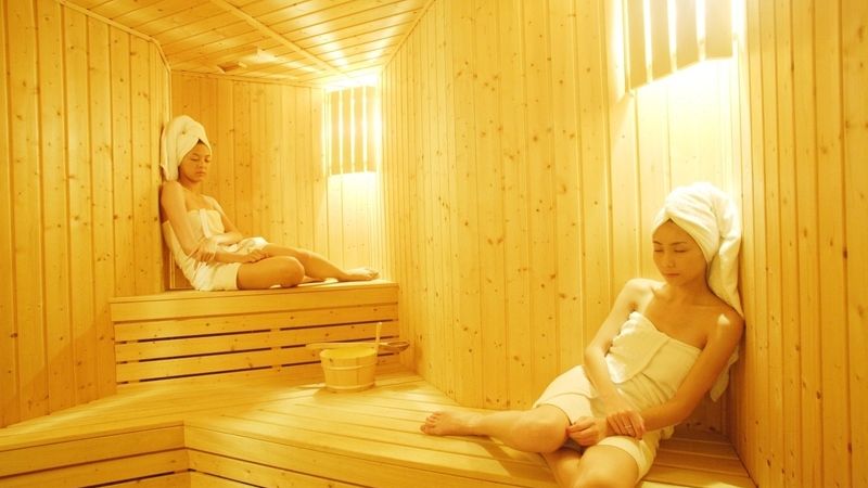 Během pobytu v sauně organismus vypotí až několik litrů potu, apolu s ním se vyloučí především ve vodě rozpustné toxiny.