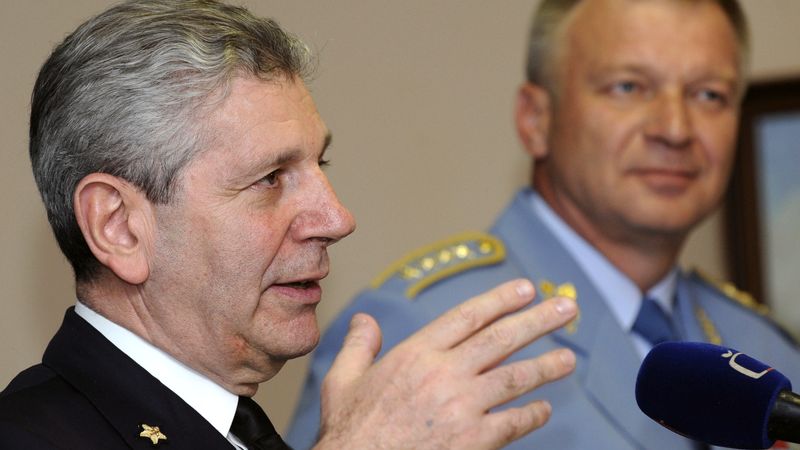Předseda vojenského výboru NATO Giampaolo di Paola a náčelník generálního štábu Vlastimil Picek.