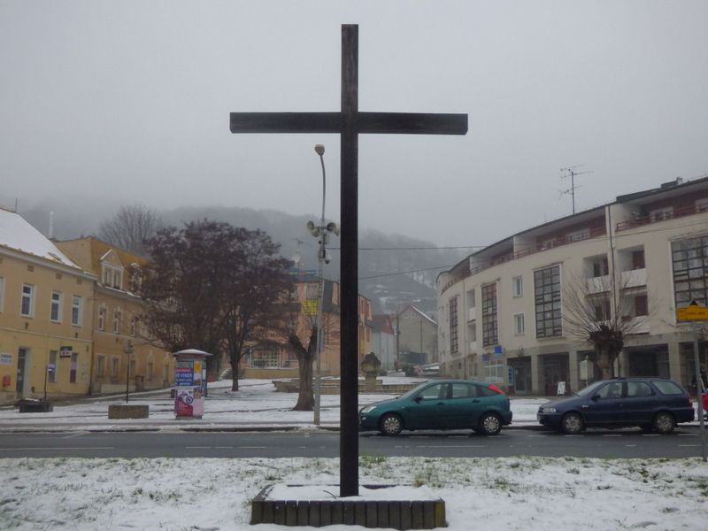 Kříž na Mariánském náměstí v Krupce