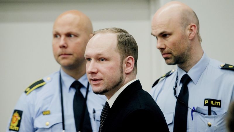 Anders Behring Breivik u soudu