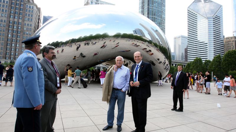 S velvyslanecem v USA Petrem Gandalovičem u chicagské fazole.