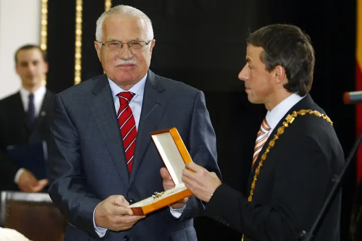 Proc Odposlechy Sestrelily Jen Bema Nahravky Mohou Byt Vystrahou Pro Ostatni Novinky Cz