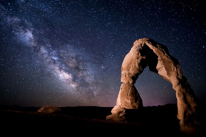 Brad Goldpaint vzal vybavení a vyrazil na cestu dlouhou 1300 mil, aby pořídil tyto úchvatné snímky noční oblohy. 