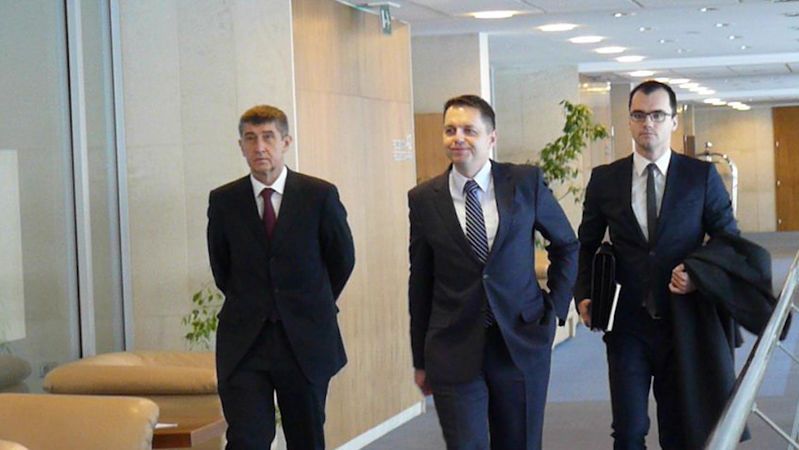 Andrej Babiš a Peter Kažimír (uprostřed) po jednání ministrů financí ČR a SR.