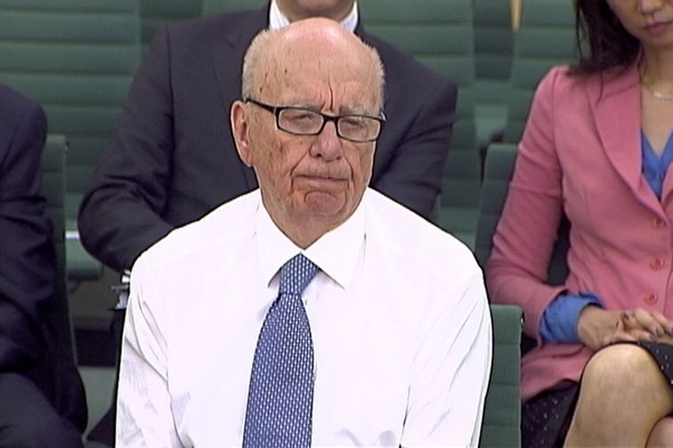 Mediální magnát Rupert Murdoch při slyšení v britském parlamentu 