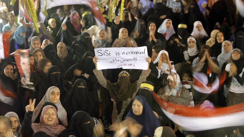 Egypt v pátek zasáhly další masové demonstrace na podporu svrženého prezidenta Mursího.