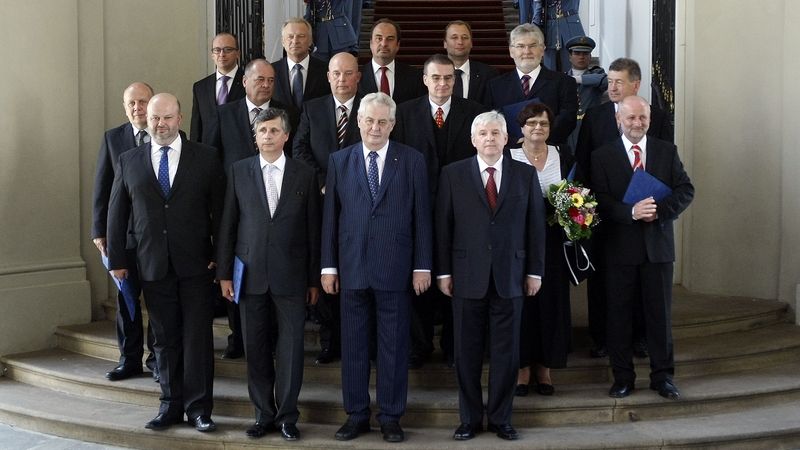 Vláda premiéra Jiřího Rusnoka po jmenování ministrů prezidentem Milošem Zemanem.