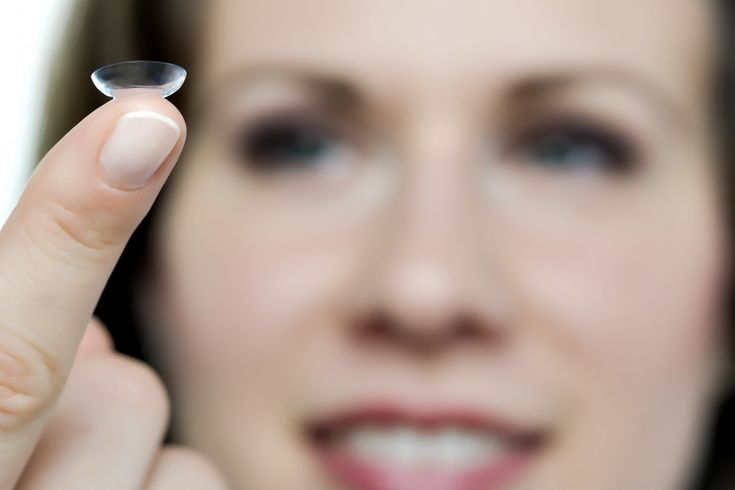 Doba nošení kontaktních čočček by měla být omezena pouze na potřebnou dobu. Ilustrační foto 