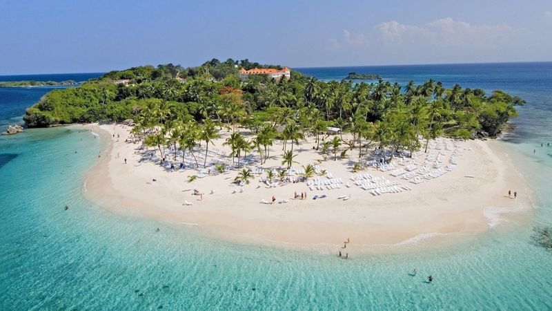 Pláže ostrova Cayo Levantado patří k nejkrásnějším v Dominikánské republice.