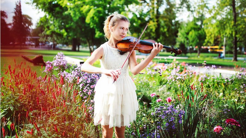 Houslistka Natálie Garguláková se představí jako jedna ze sólistů projektu Malí velcí filharmonici. Patří mezi nejlepší houslisty ZUŠ v kraji. 