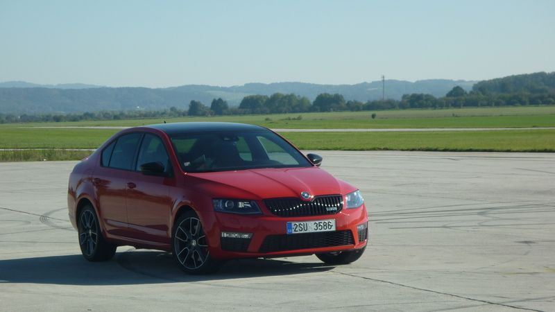 Octavia je nejprodávanější model Škody, na snímku sportovní verze RS.