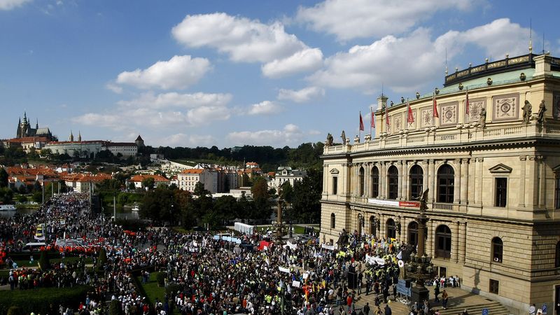 Hlavní shromáždění demonstrantů na Palachově náměstí.