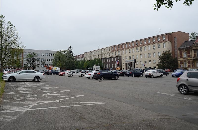 Parkovací dům, v Ostravě. 1.6.2016. Pohled z Hornopolní ulice.