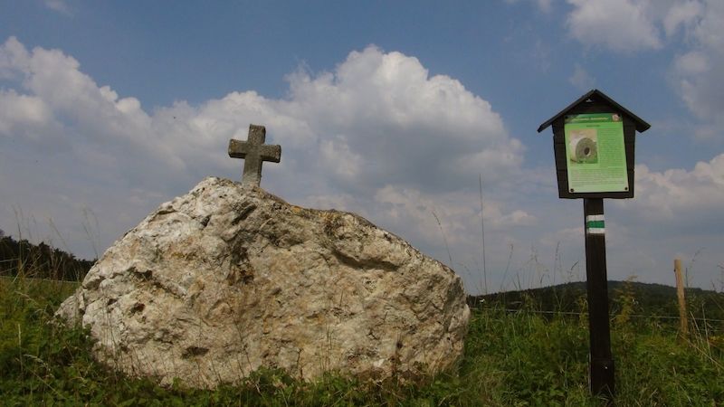 křížek cestou k Mlýnskému rybníku od Krče
