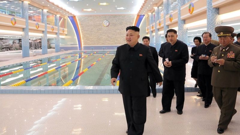 Jaké má vůdce KLDR Kim Čong-un poznatky k plaveckým bazénům? Pište si!