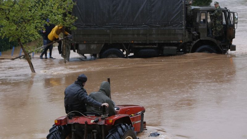 Záplavy na předměstí Sarajeva 